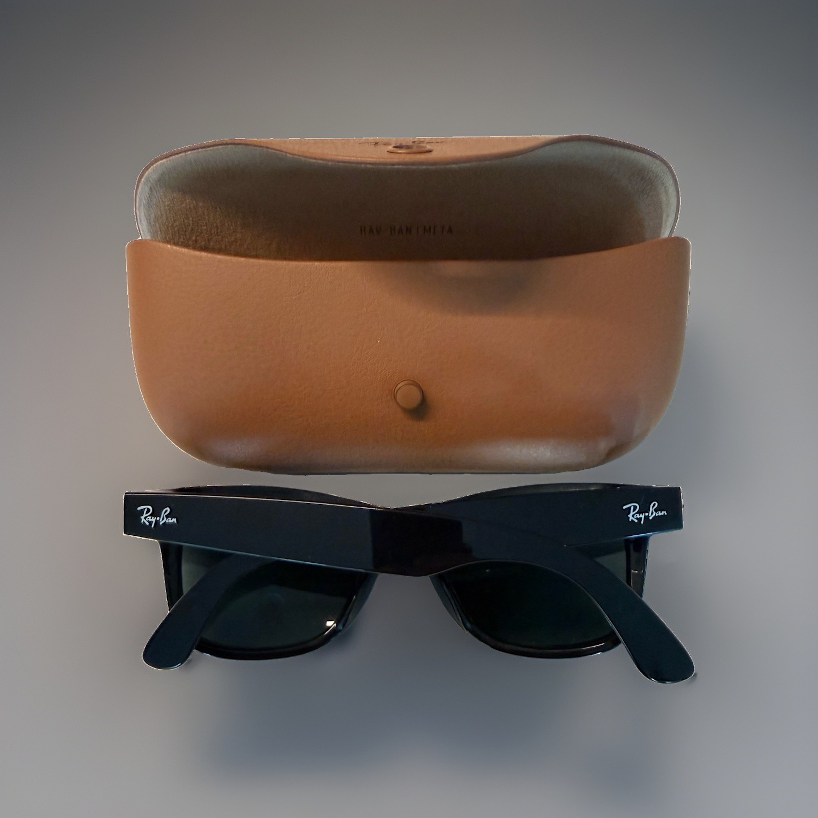 Ray-Ban Meta Wayfarer (Gen 2) Smart Glasses – Shiny Black – Charging Case
