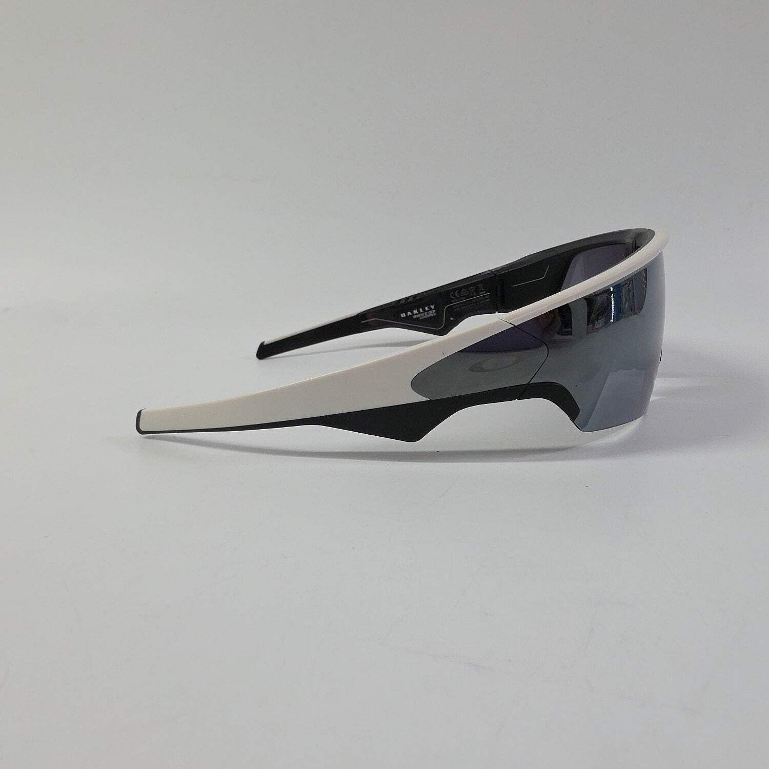 Oakley Meta Vanguard White Prizm OW900105 AI Smart Glasses READ