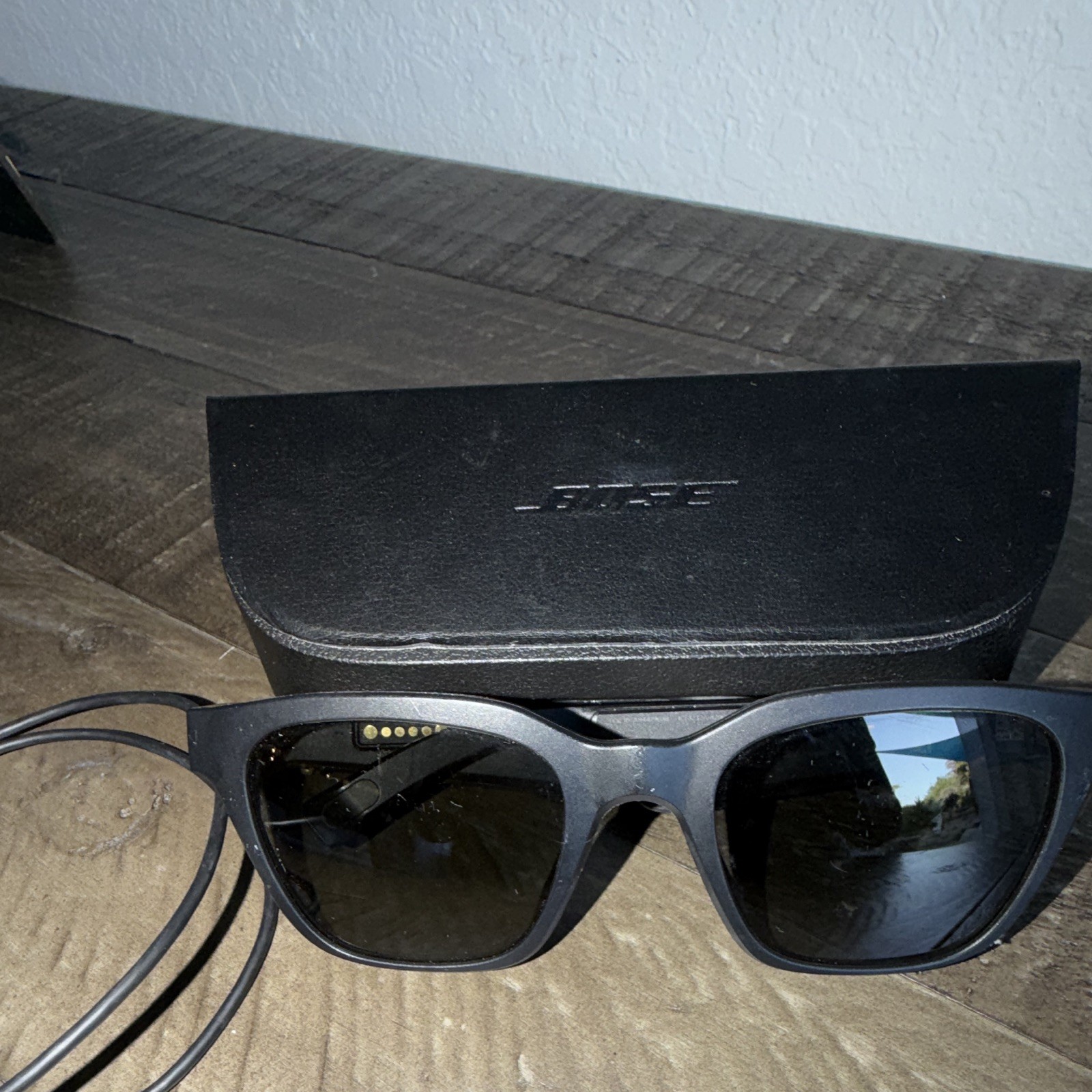 Bose Frames Smart Glasses w/ Bose Case & USB Charging Cable, USB Connectivity