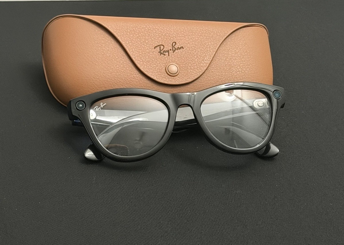 Black Ray Ban Skyler Gen 2 Smart Glasses with Case