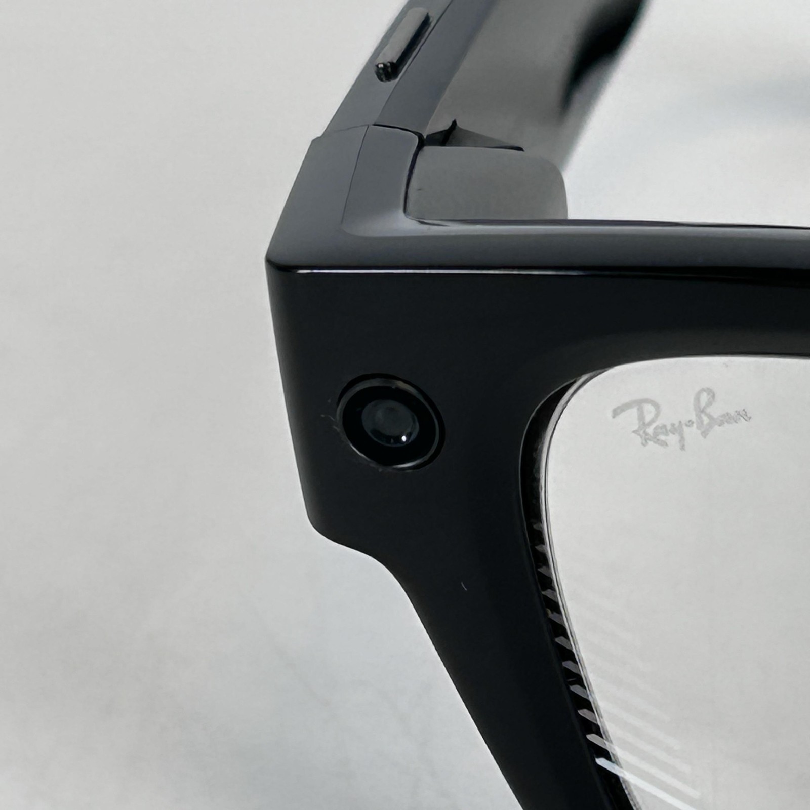 Meta Ray-Ban Display Black/Clear to Grey Transitions Lens/Standard – Very Good