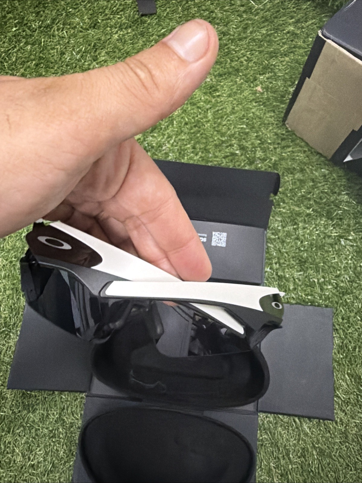 Oakley Meta Vanguard Smart Glasses OW8001 White Prizm Black Bluetooth