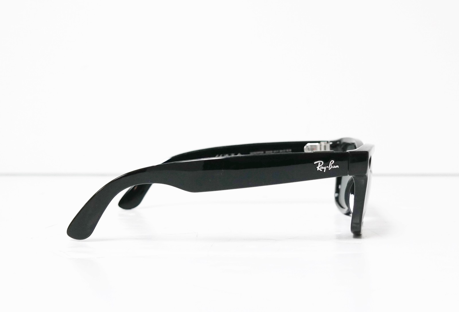 Ray-Ban Meta Wayfarer RW4006 601/7150 Smart Glasses – Shiny Black/Green