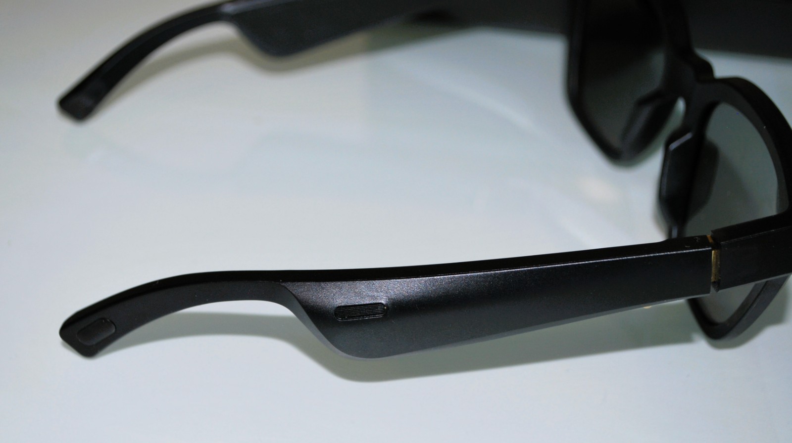 Bose Frames Bluetooth Smart Sunglasses with USB Cable and Case BMD0004