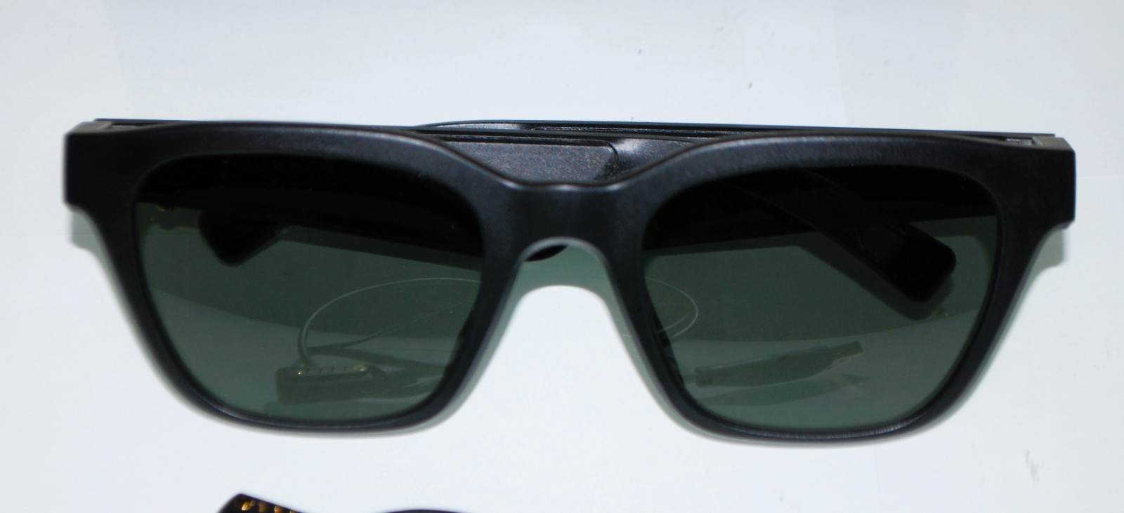 Bose Frames Bluetooth Smart Sunglasses with USB Cable and Case BMD0004
