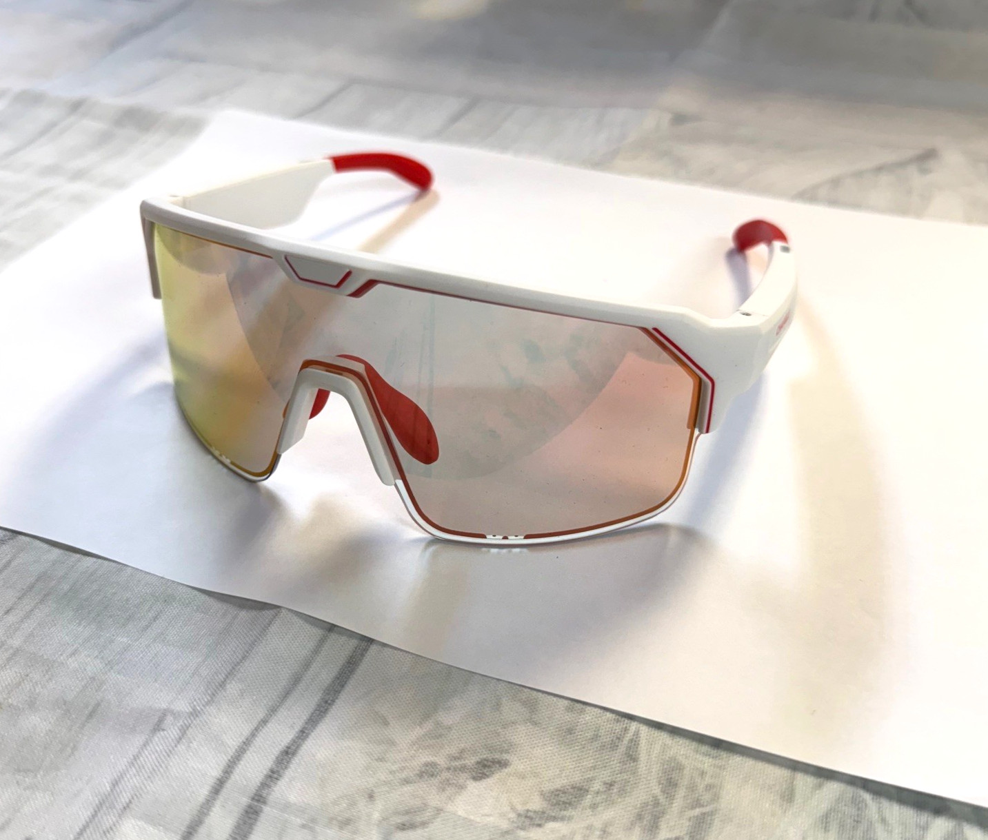 Chamelo Music Shield, sports sunglasses with built-in audio (Matte White, Fire)