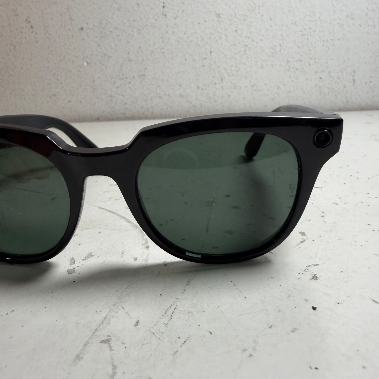 Ray-Ban Stories Meteor RW4005 Black Meta Smart Glasses with Charging Case