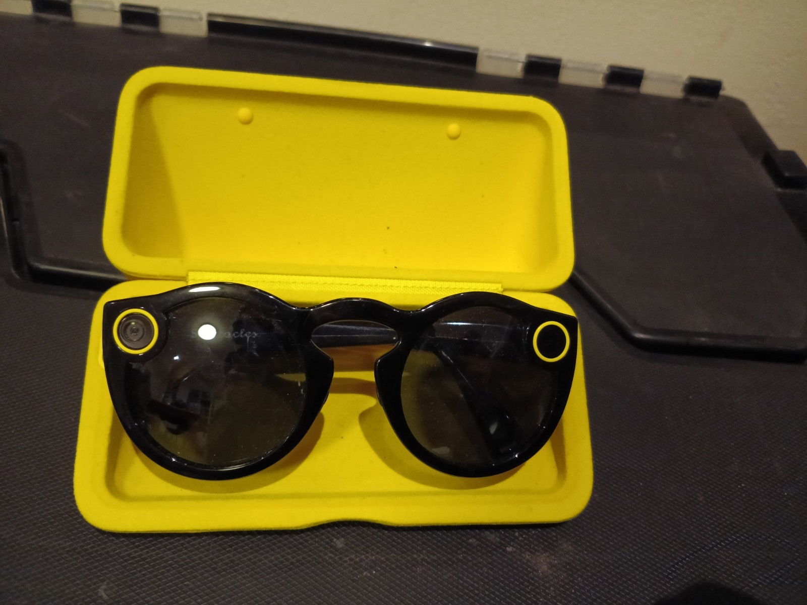 Snapchat Spectacles Gen 1 HD Smart Glasses Black W/ Charging Case Only Untested