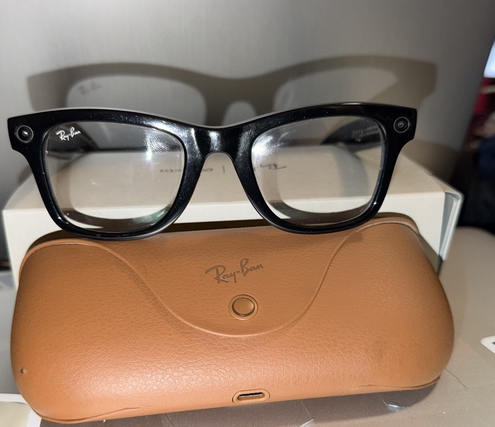 Ray-Ban Meta Wayfarer Smart Glasses Black with Case