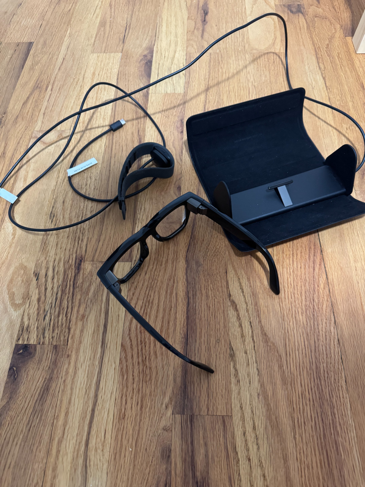 Ray-Ban Meta Display AI glasses std shiny black, neural band sz 2, case, cables