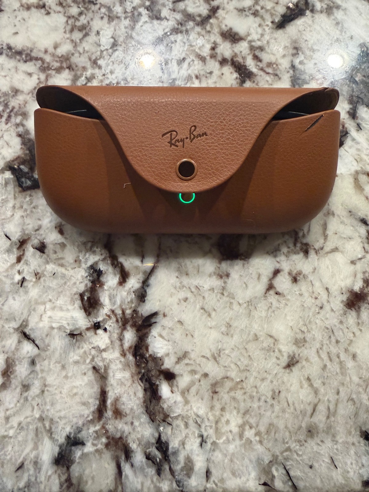 Meta Gen 1 , Transition Lenses , Charging Case . Glasses wont charge .