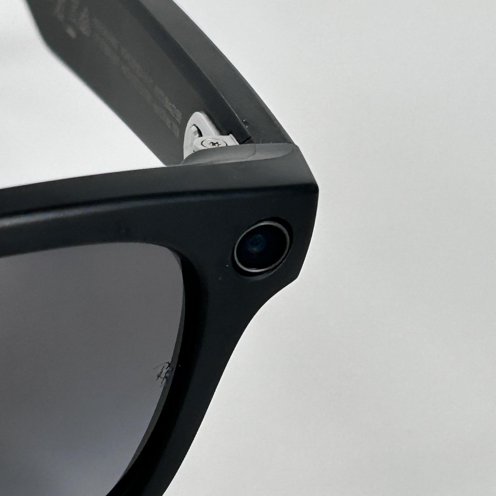 Ray-Ban Meta Wayfarer (Gen 2) Matte Black/Gradient Graphite Lens- Excellent