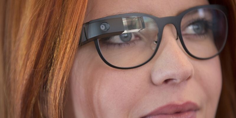 Google Glass XE Explorer Edition Bundle +Yearbook