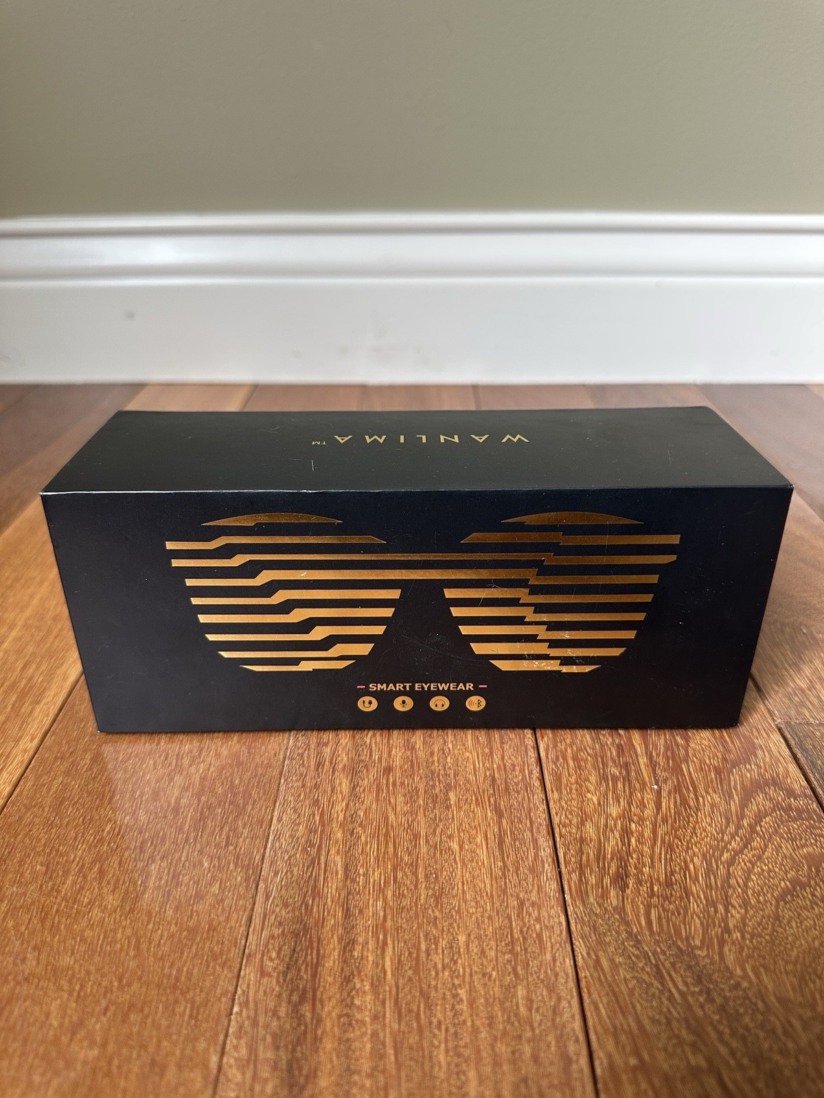 SMART EYEWEAR SMART SPEAKER SUNGLASSES WITH CHARGER AND LENS CLOTH