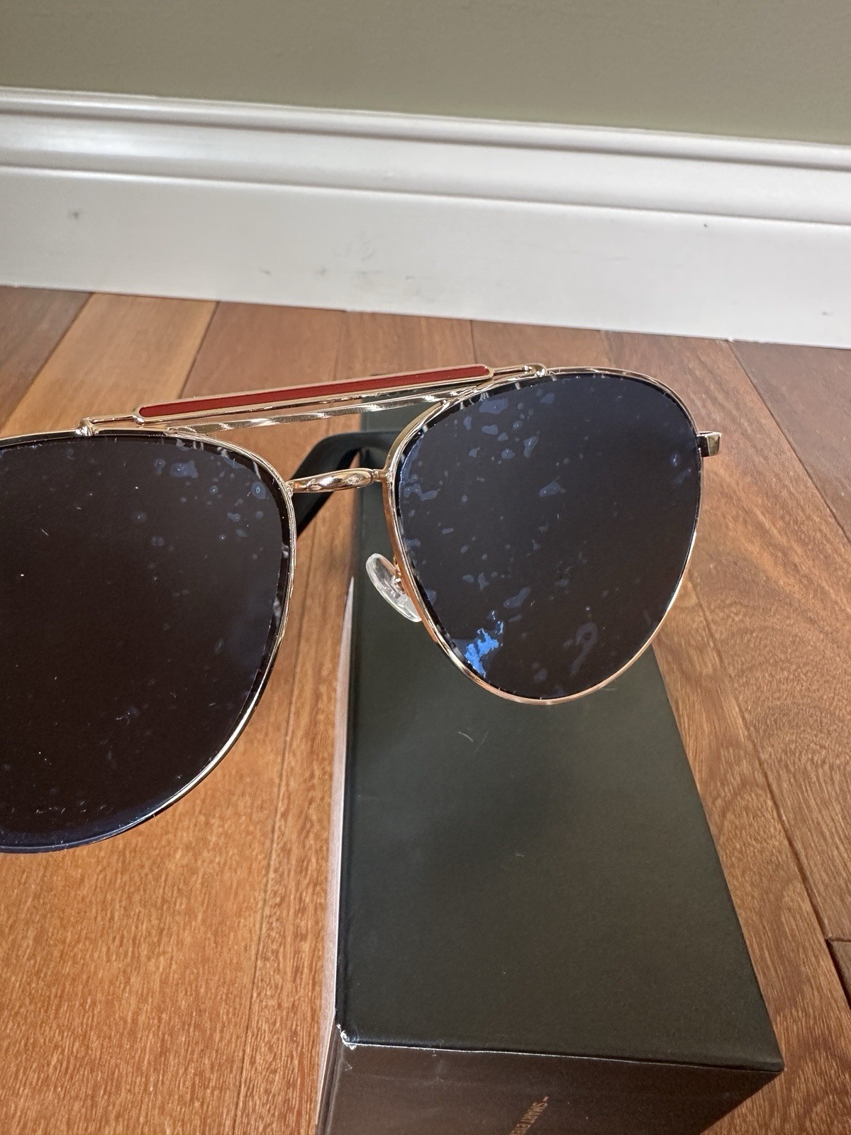 SMART EYEWEAR SMART SPEAKER SUNGLASSES WITH CHARGER AND LENS CLOTH