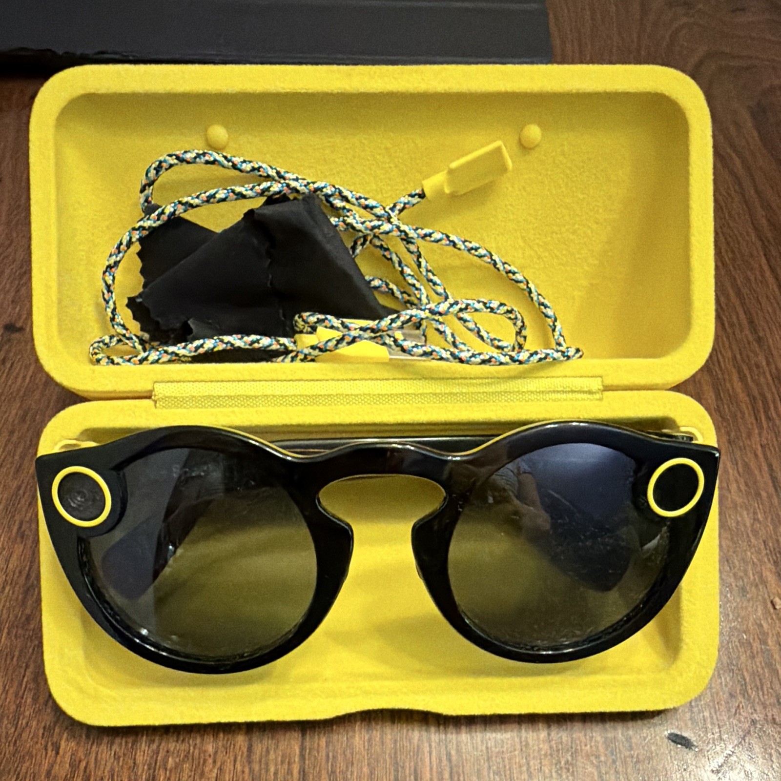 Snap Inc. Spectacles Smart Glasses Black/Yellow Round Frame w/ Case, Wi-Fi