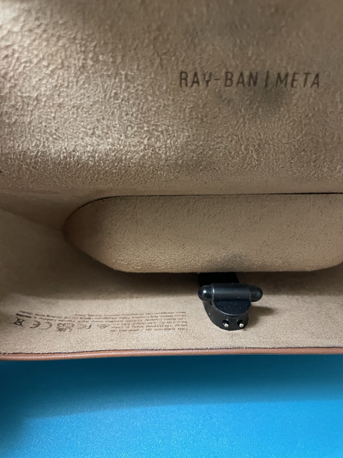 OEM Ray-Ban Meta Case 1AT2414A00 Wayfarer CHARGING CASE ONLY