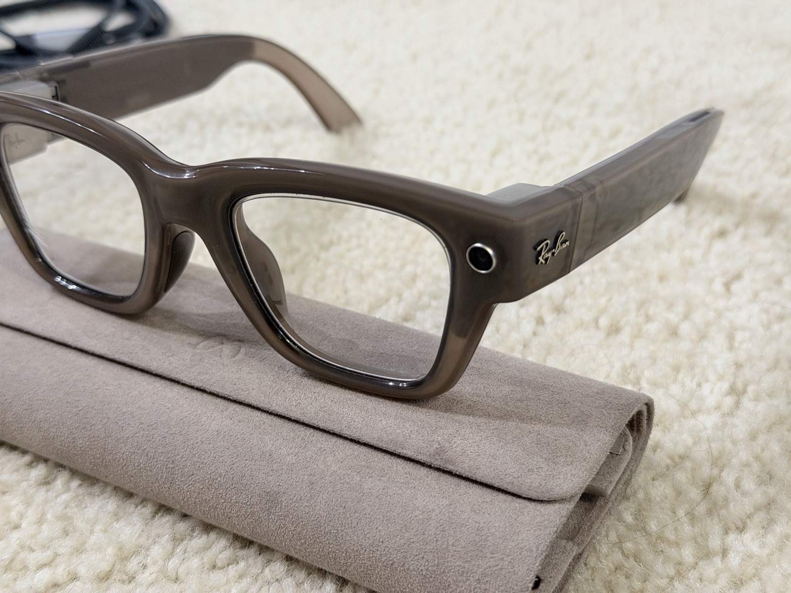 Meta Ray-Ban Display AI Glasses Sand/Clear to Grey Transition/Standard [Size:2]