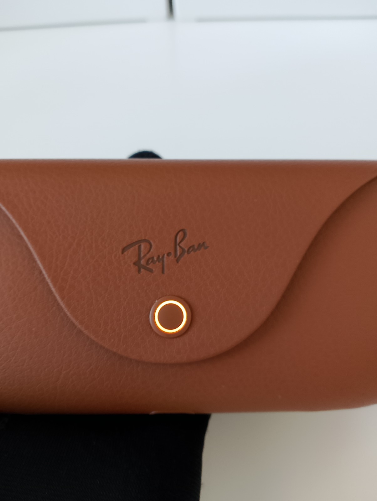 Ray-Ban Meta Wayfarer Charging Case Brown 1AT2414A00 (CASE ONLY)