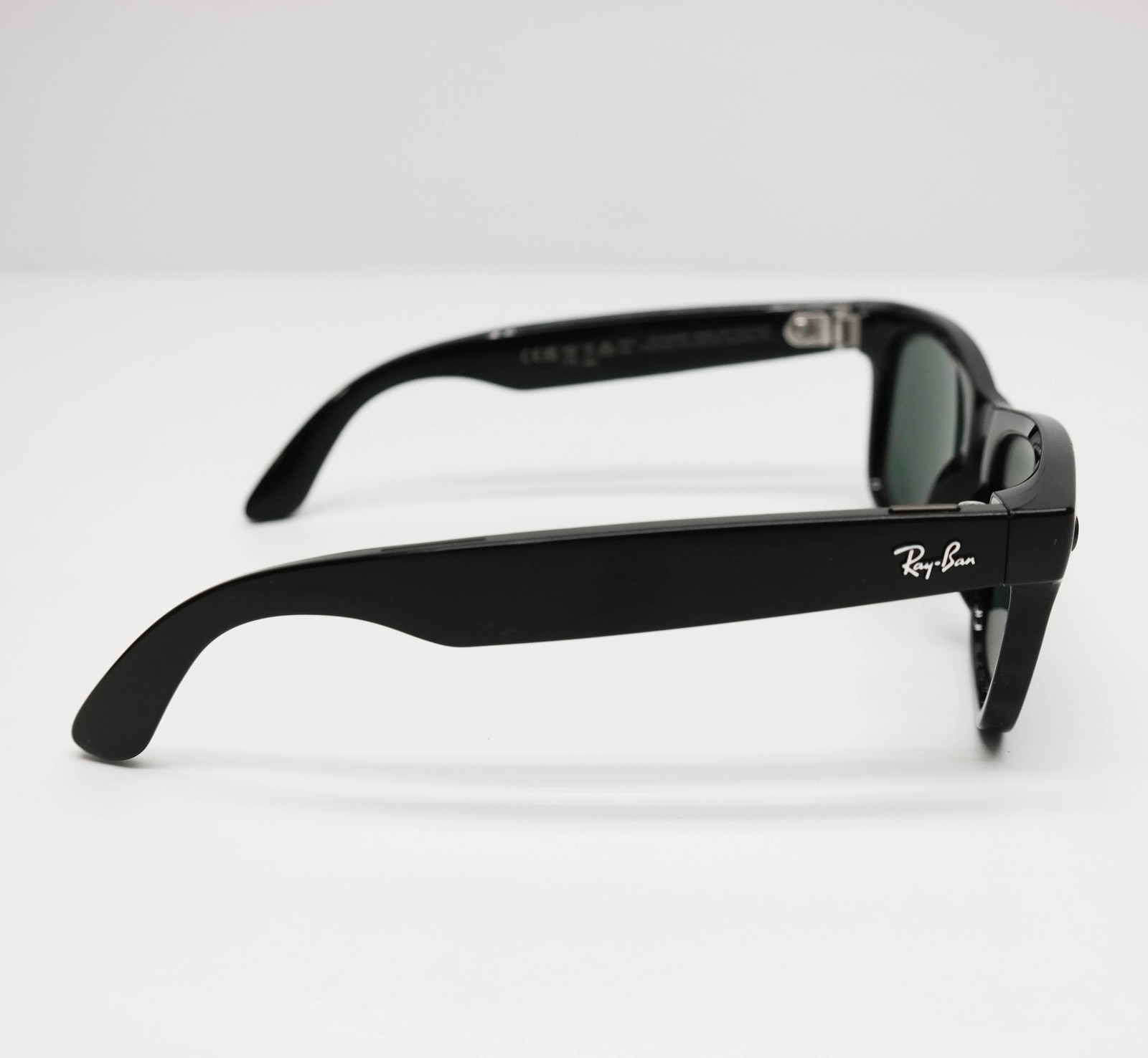 Ray-Ban Meta Wayfarer RW4008 AI Glasses Green Lenses Shiny Black