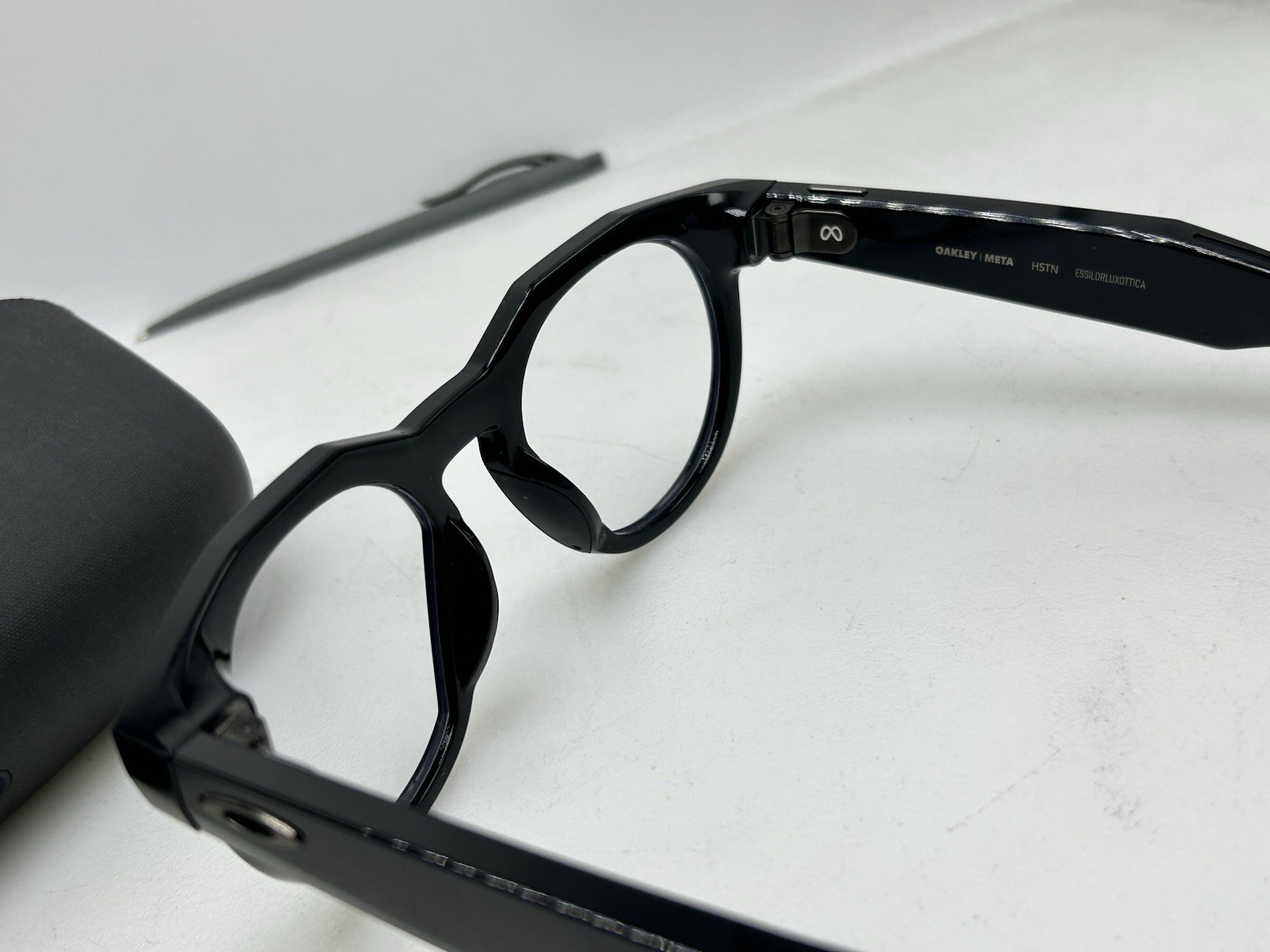 Oakley Meta HSTN Black Transitions 00W8002 AI Smart Glasses