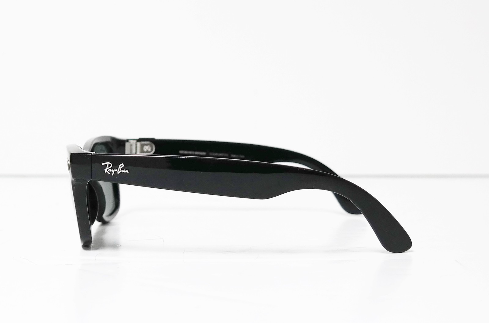 Ray-Ban Meta Wayfarer RW4006 601/7150 Smart Glasses – Shiny Black/Green