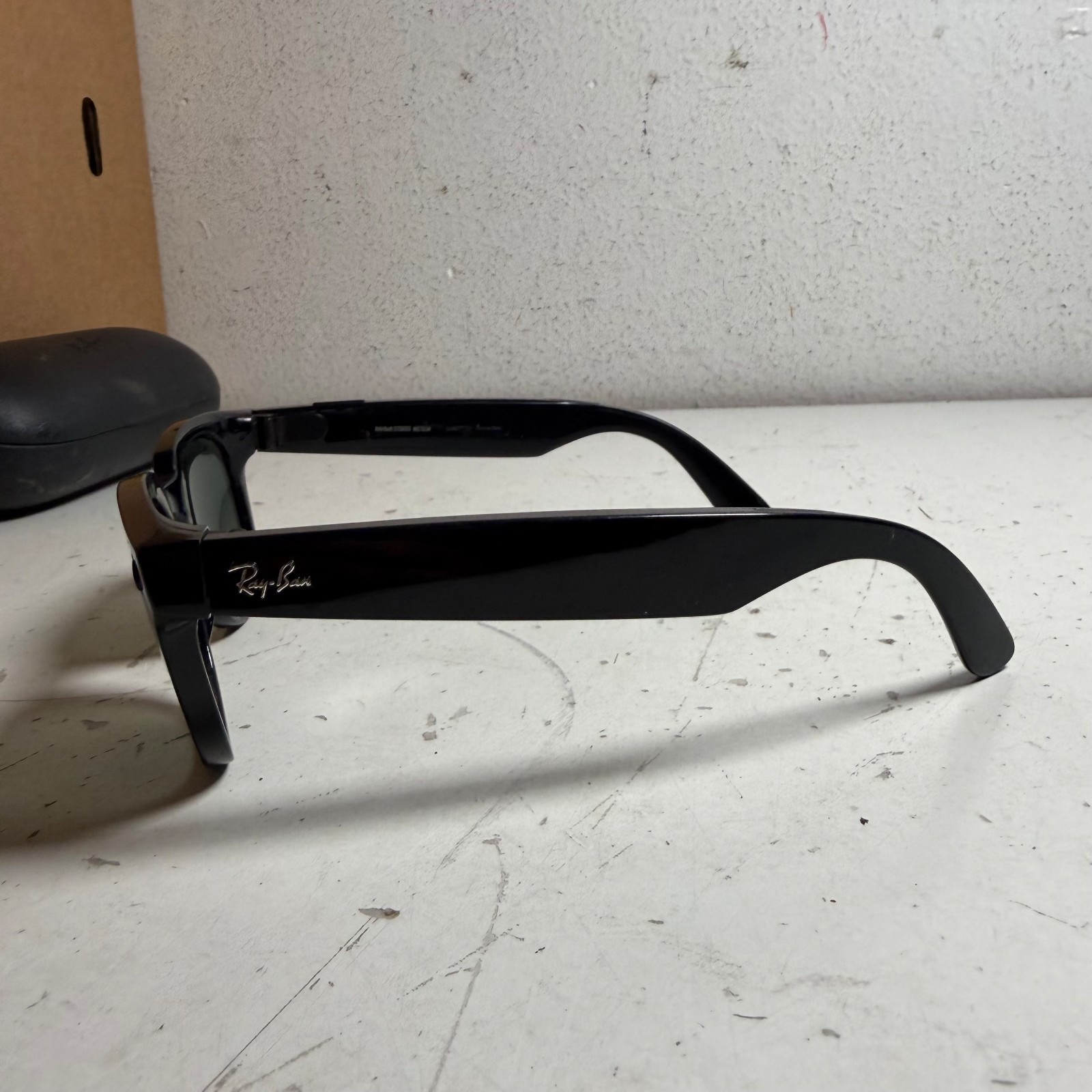 Ray-Ban Stories Meteor RW4005 Black Meta Smart Glasses with Charging Case