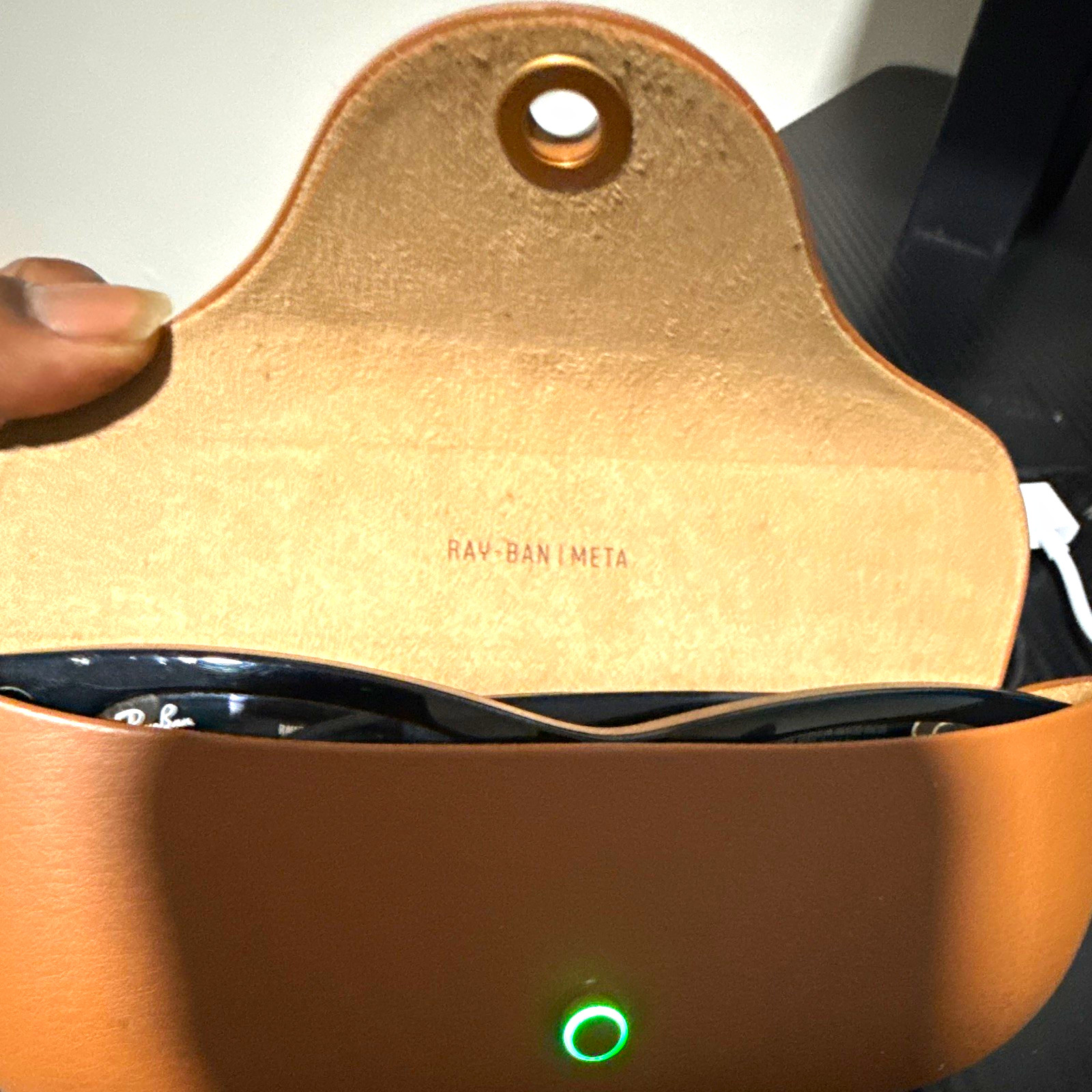 Ray-Ban Meta Smart Glasses Black Frame w/ Charging Case USB Connectivity