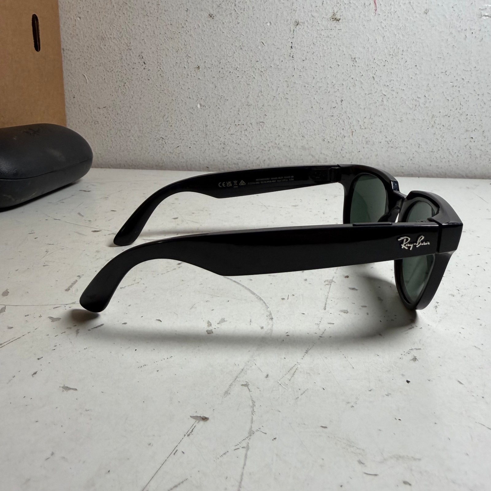 Ray-Ban Stories Meteor RW4005 Black Meta Smart Glasses with Charging Case