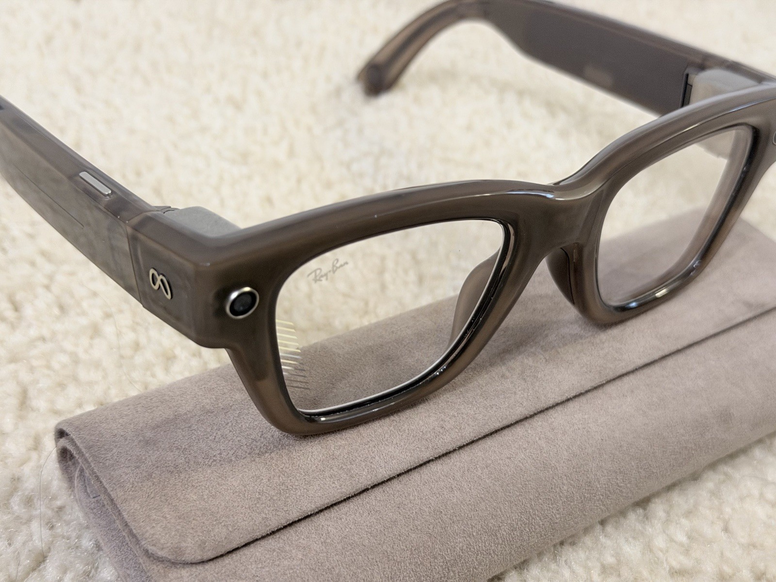 Meta Ray-Ban Display AI Glasses Sand/Clear to Grey Transition/Standard [Size:2]