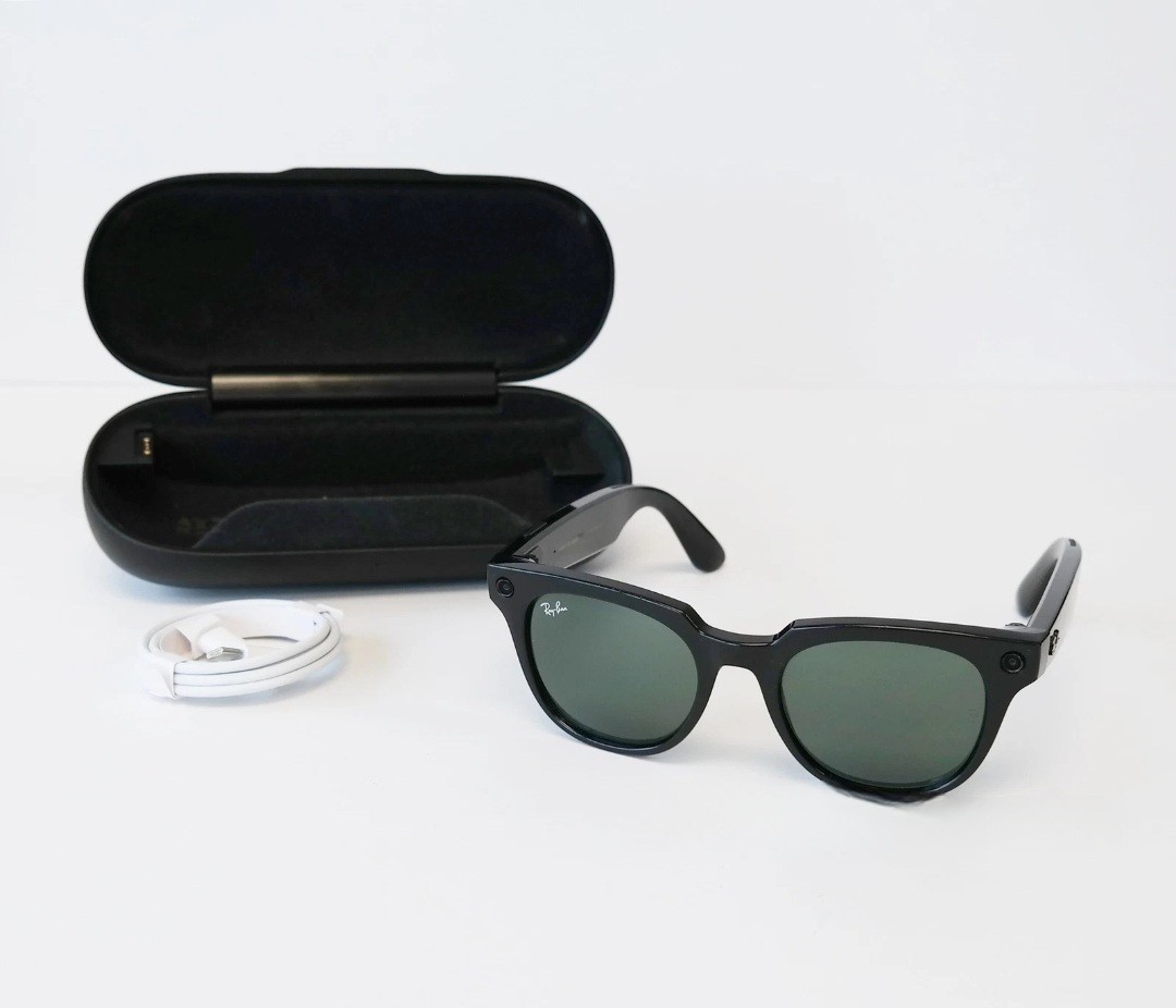 Ray-Ban Stories Meteor Smart Glasses RW4005 Shiny Black Frame, G15 Green Lens