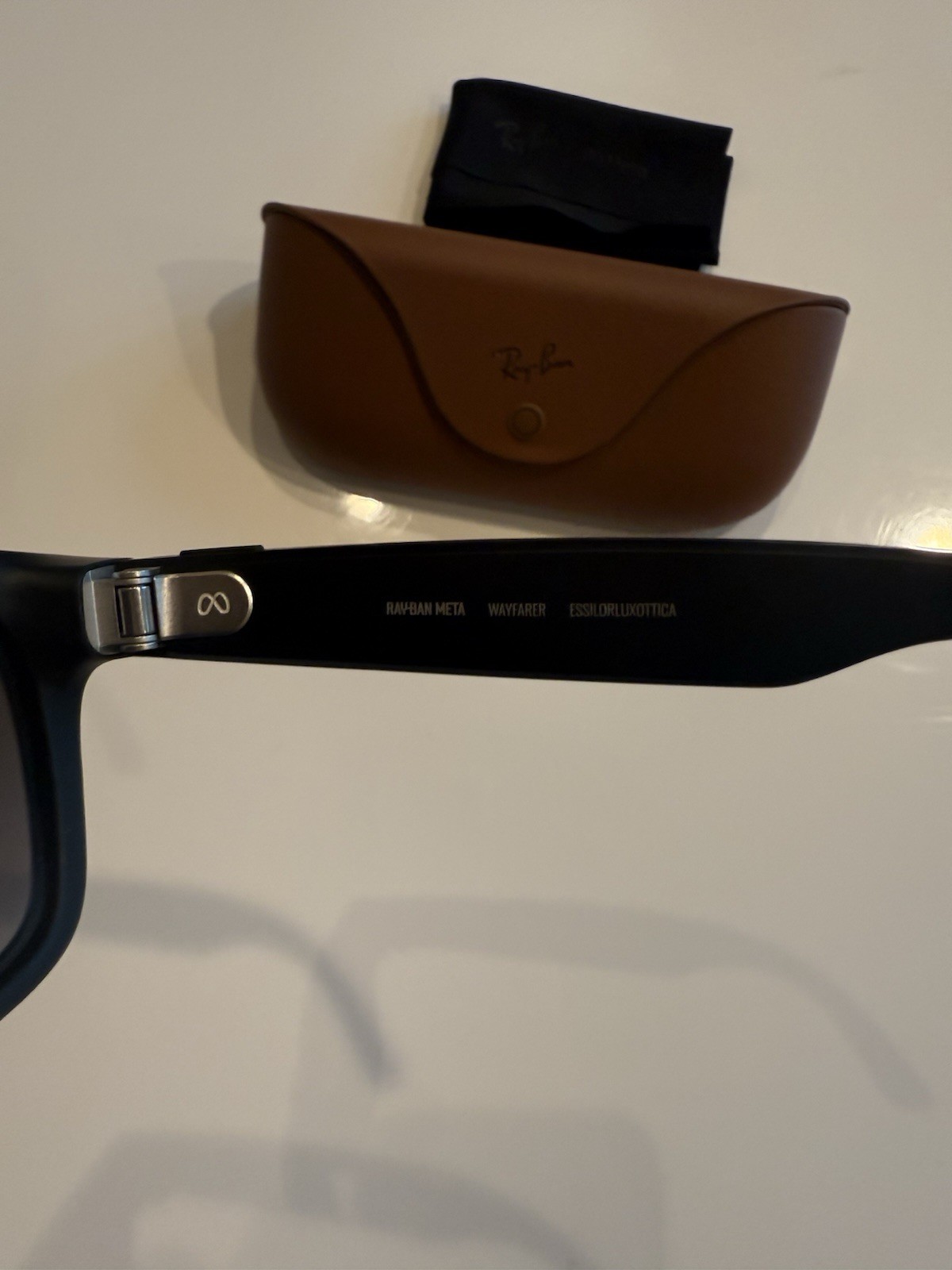 Ray-Ban Meta Wayfarer Gen 1 Matte Black frame w/ Graphite Lenses Very Good Cond.