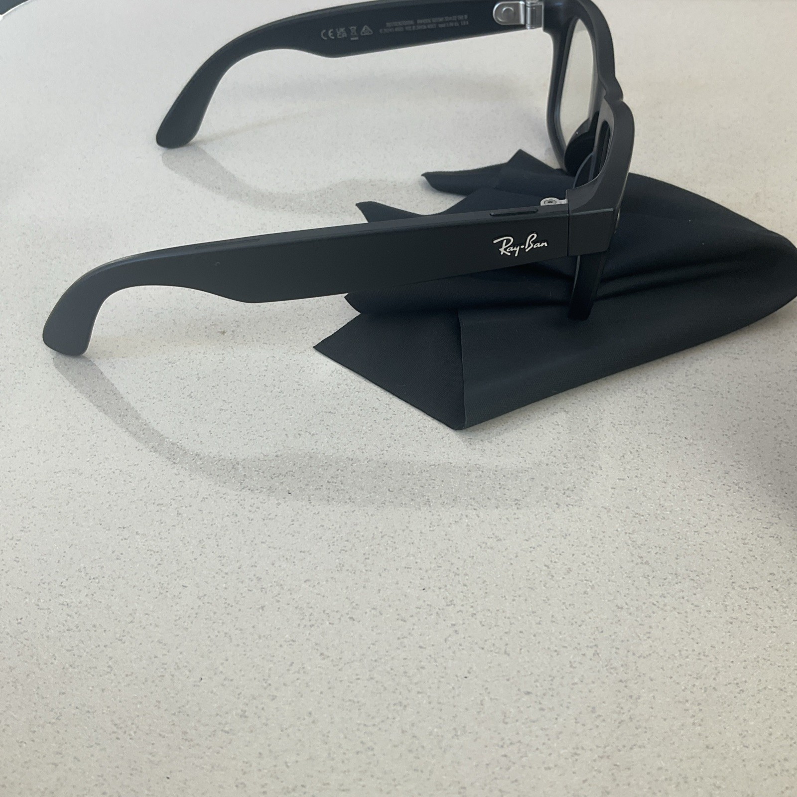 Ray-Ban Meta Wayfarer, Matte Black / Clear to G-15 Green Transition generation 1