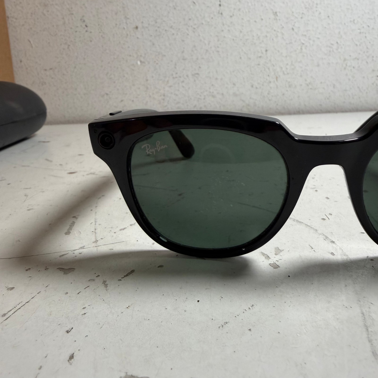Ray-Ban Stories Meteor RW4005 Black Meta Smart Glasses with Charging Case