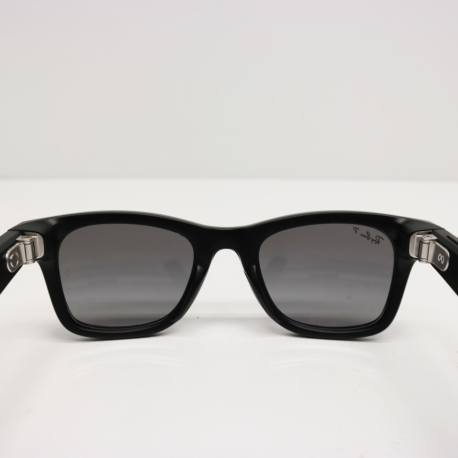 Ray-Ban Meta Wayfarer Smart Glasses Polarized Gradient Graphite Lenses